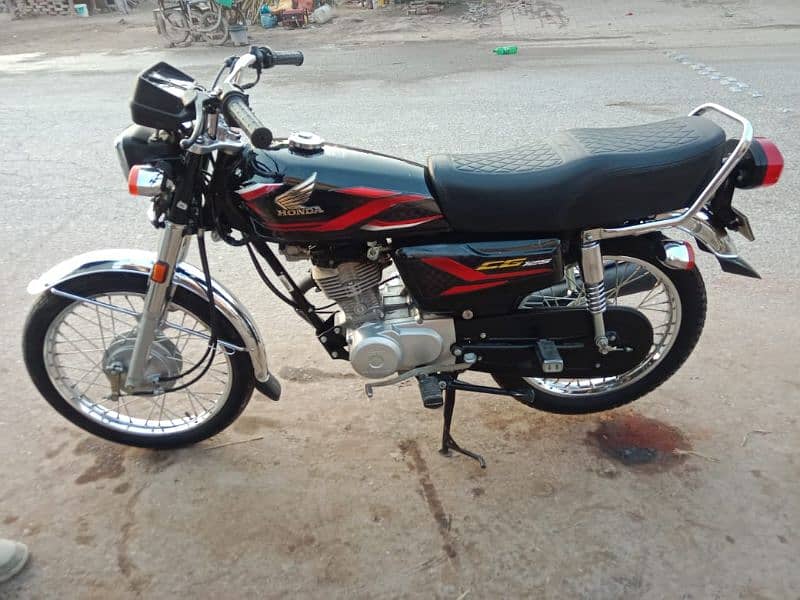 Honda 125 Black color 0