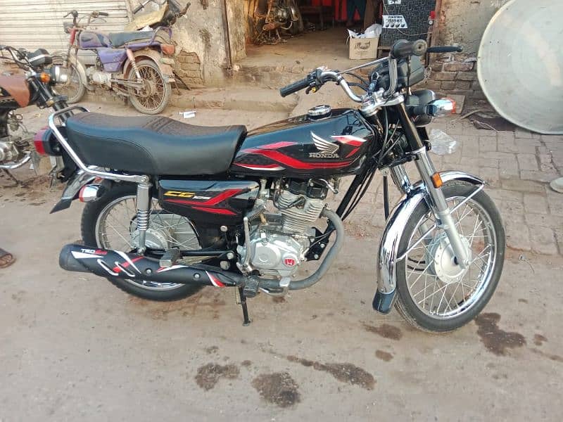 Honda 125 Black color 3