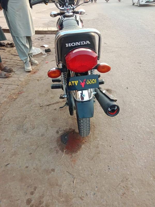 Honda 125 Black color 5