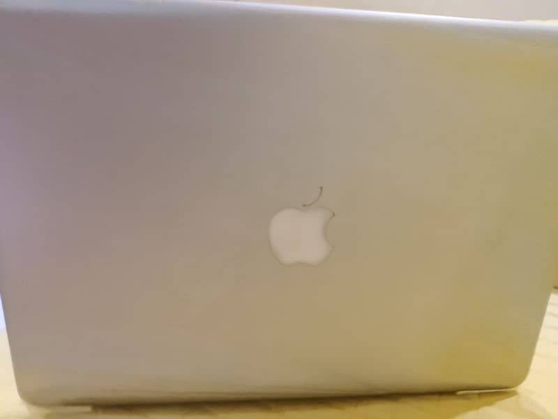 Apple Mac book pro 1