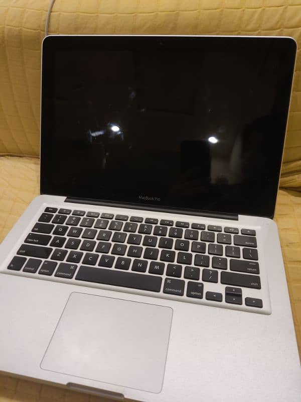 Apple Mac book pro 4