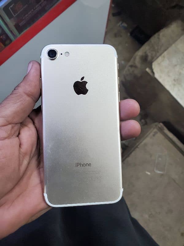 Iphone 7 PTA official 32gb all ok orignal no fault need xash 2