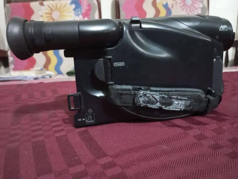 Dish recever handy cam and dvd player 4