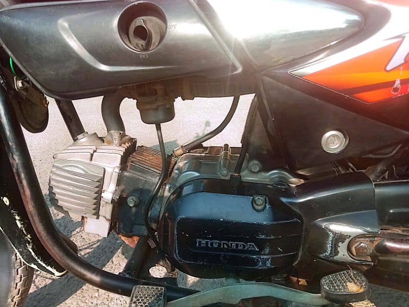 Black Honda Pridor 100 cc 5