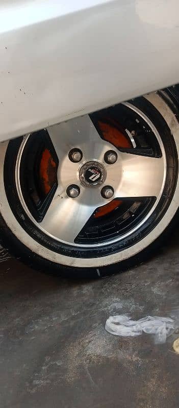 3 pata rim & tyre 0