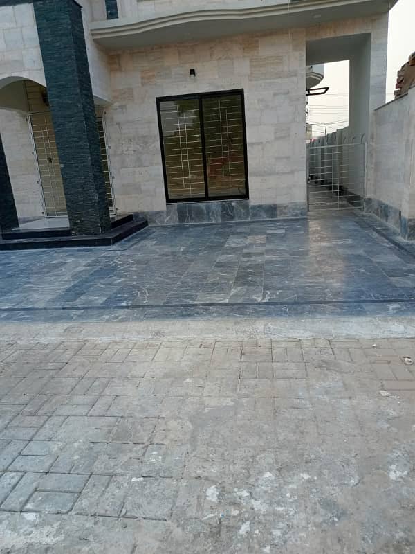 School building for rent in Johar town Main road Near shadiwal chok 3