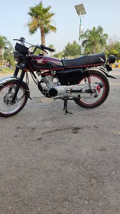 Honda cg 125 condtion 10/10 islamabd register 6000 km driven