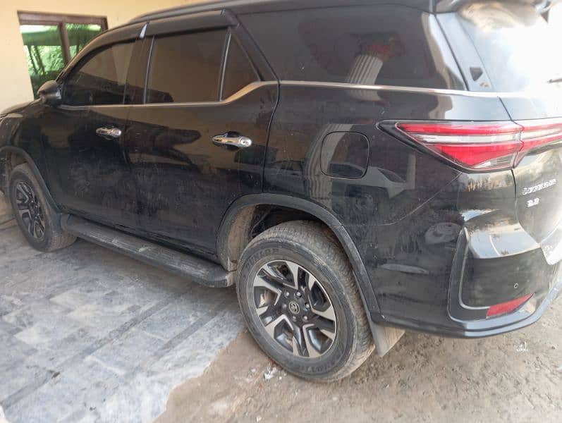 Toyota Fortuner Legender 2023 0