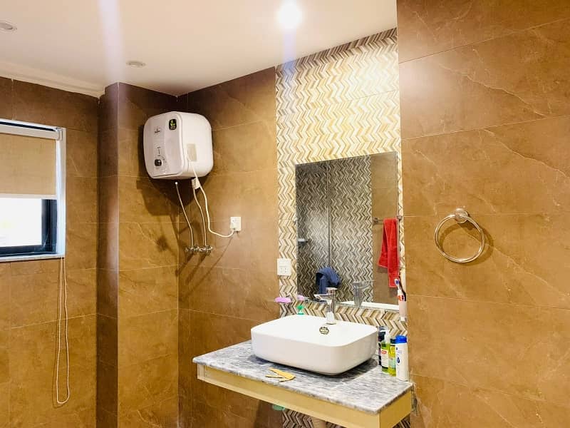 4 MARLA FAMILY FURNISHED BREAD NOW LUXURY ELEVATION DESIGN FAMILY APARTMENT 1ST FLOOR AVAILABLE FOR RENT IN DHA PHASE 8 Ex Air Avenve Lahore .  long time rent 120000. shorts time rent 140000 . 21