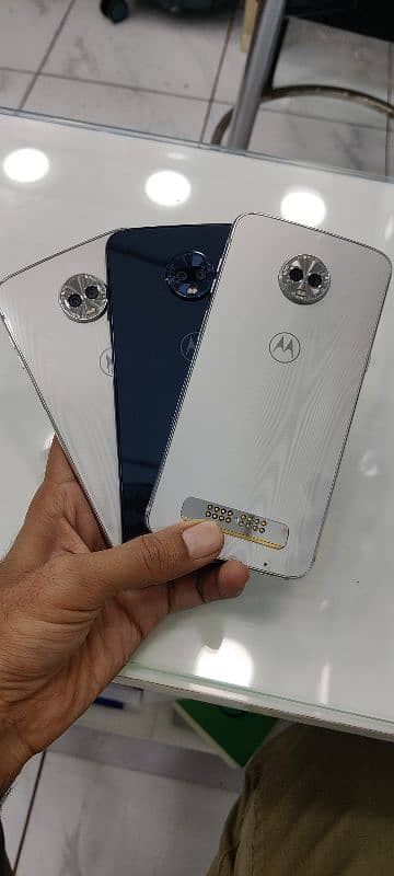 Moto Z3 Play 4/64 Dual sim approved. . . Piece of Glass 0