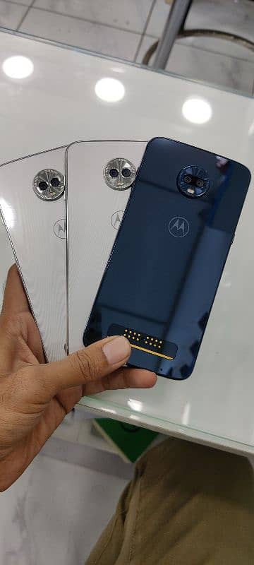 Moto Z3 Play 4/64 Dual sim approved. . . Piece of Glass 1