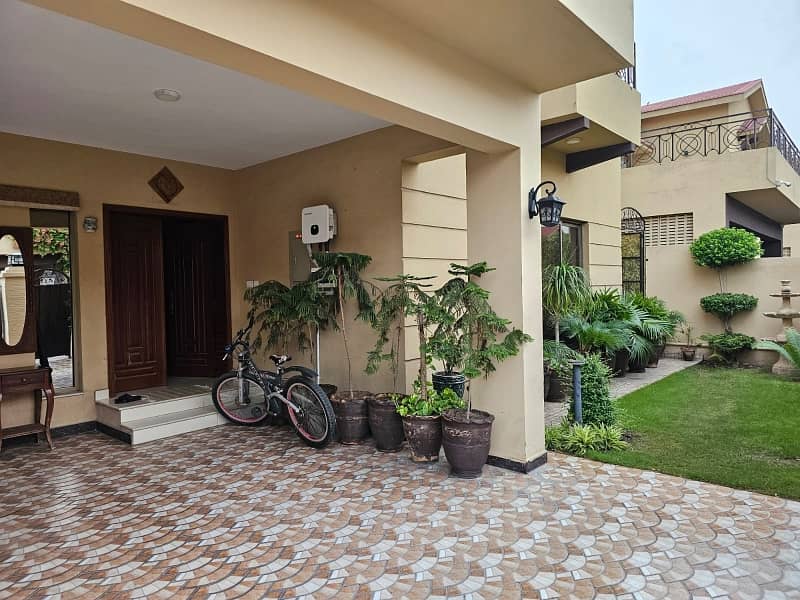 22 Marla Brig House For Sale In Askari 10 F Sector. . . 5 Marla Extra Land Than Usual Houses 4