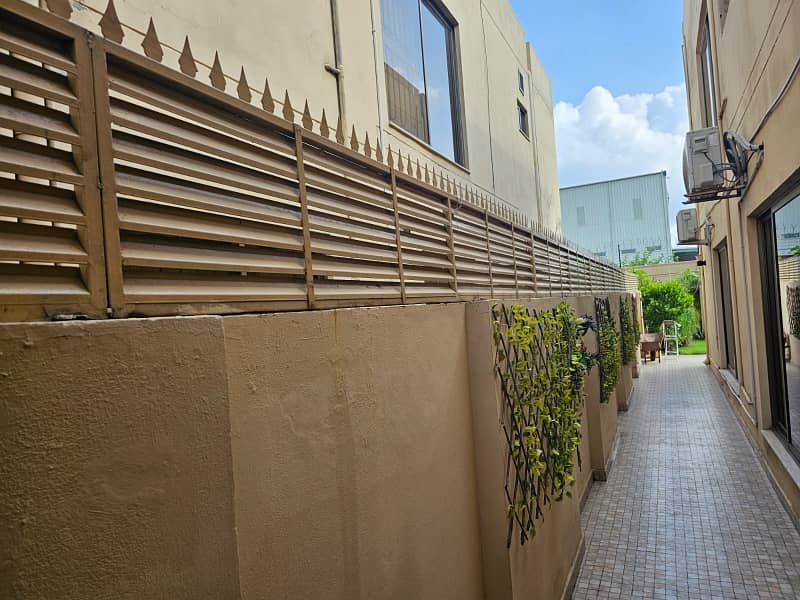 22 Marla Brig House For Sale In Askari 10 F Sector. . . 5 Marla Extra Land Than Usual Houses 5