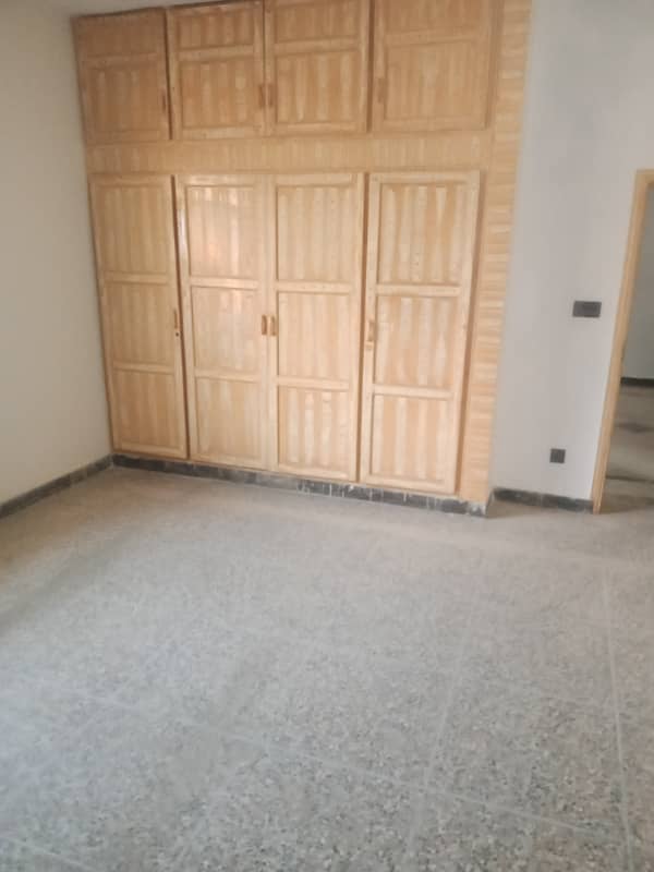 Room for rent in G 10/4 only working lady 2