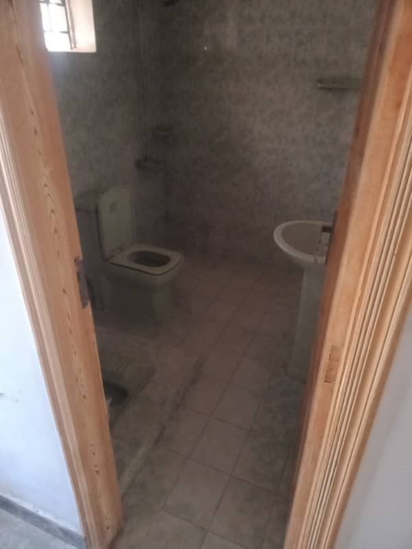 Room for rent in G 10/4 only working lady 3