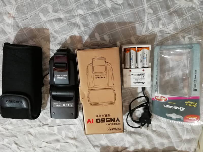 Yongnuo Flash Gun condition 10/10 with all complete accessories 0