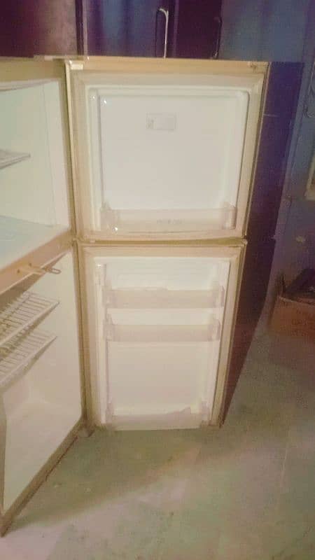 pel fridge sell urgent 8