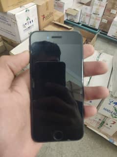 i Am selling iPhone 8 non pta