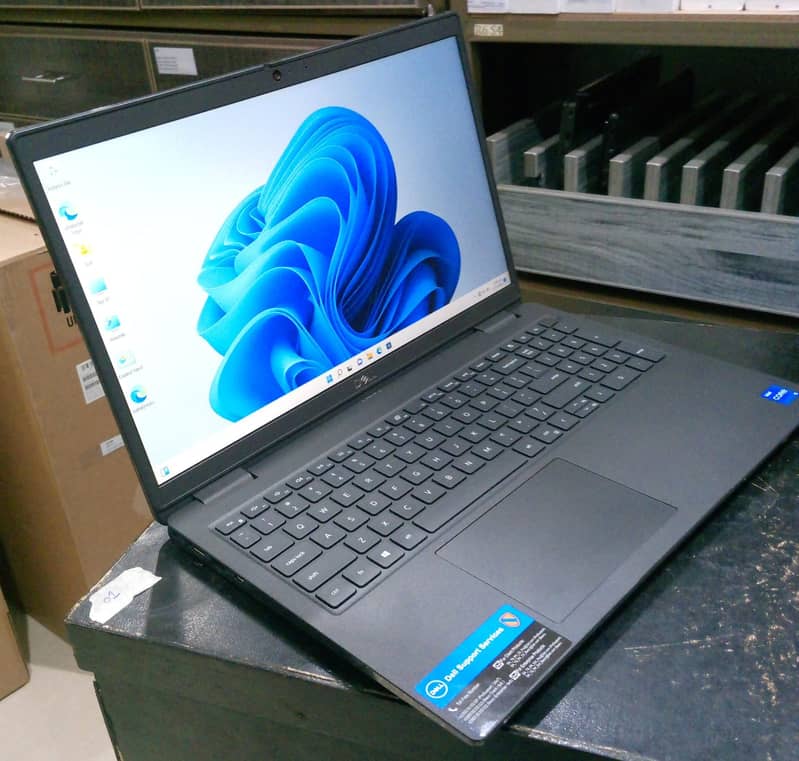 DELL LATITUDE 3520 CORE i5,11th Gen 16/256 box and original accessorie 1