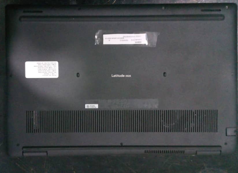 DELL LATITUDE 3520 CORE i5,11th Gen 16/256 box and original accessorie 3