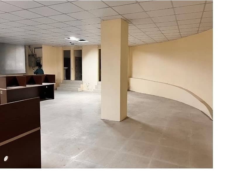 Investment Corridor And Builders Proudly Offer Area 1200 Square Feet Corporate Office Available For Rent in Main Boulevard Road Gulberg 3 Lahore 3