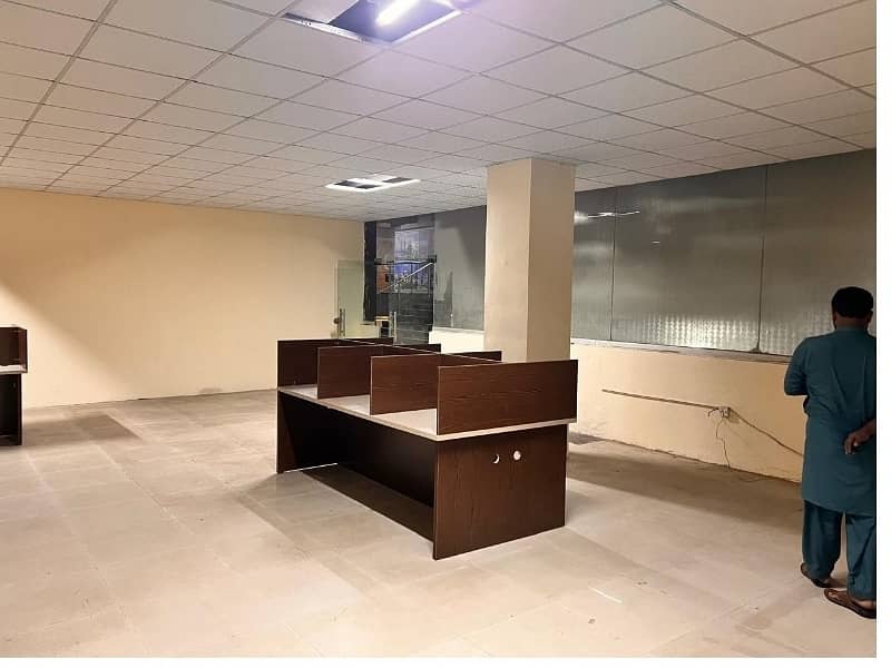 Investment Corridor And Builders Proudly Offer Area 1200 Square Feet Corporate Office Available For Rent in Main Boulevard Road Gulberg 3 Lahore 7