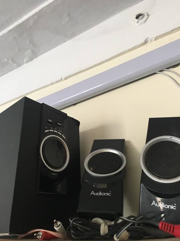 Audionic V8i 0