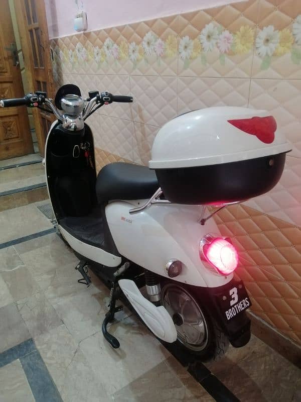 Scooty 8