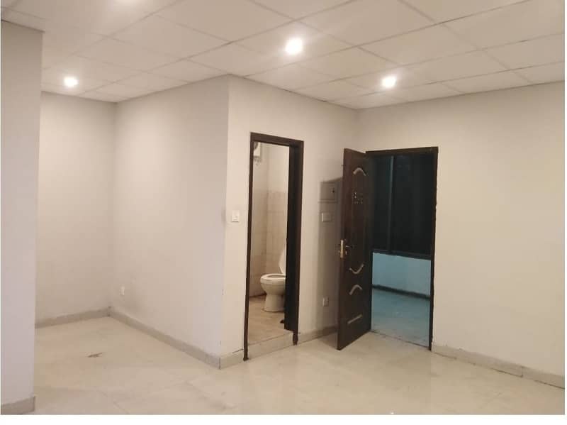 Area 350 square Feet Brand New Corporation Office Available For Rent in Main Boulevard Road Gulberg 3 Lahore 0