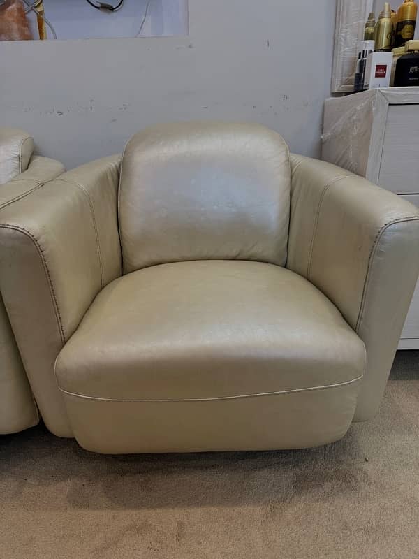 swivel chairs 3 sets urgent sale 9