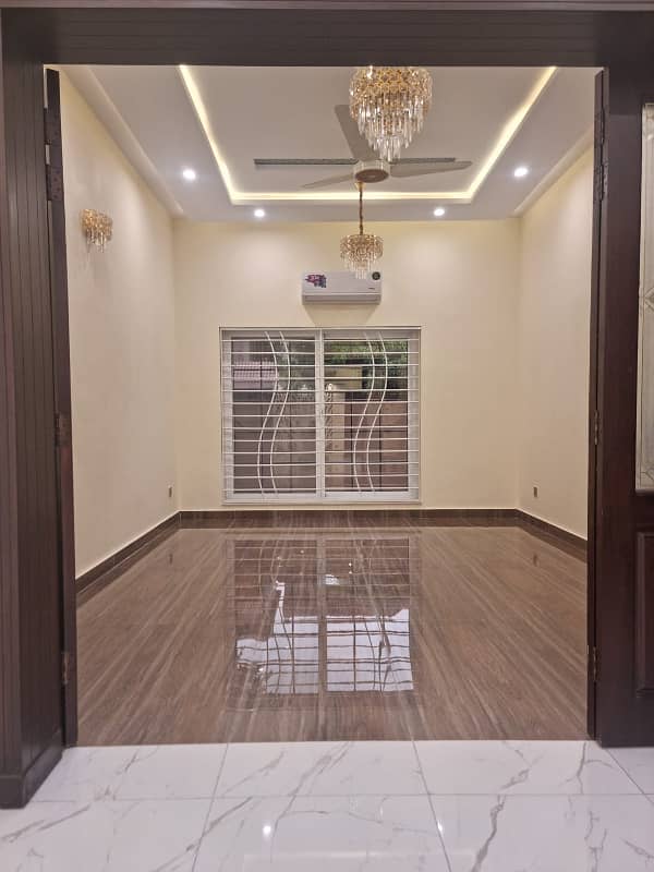 8 mrle house available for sale faisal town 4