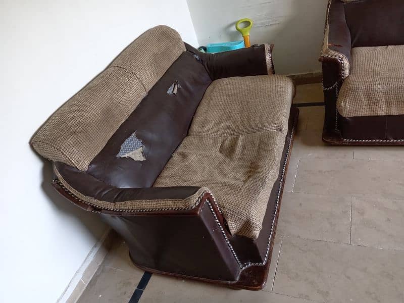 5 seater old sofa 1