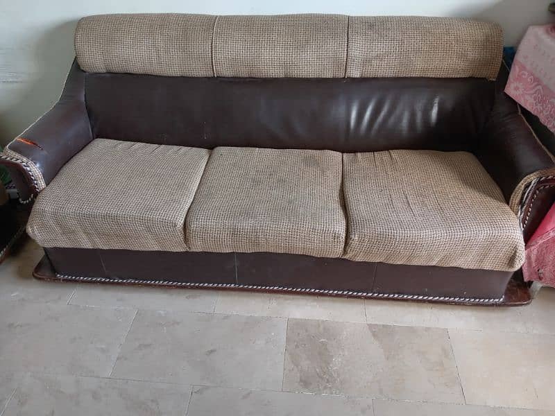 5 seater old sofa 3