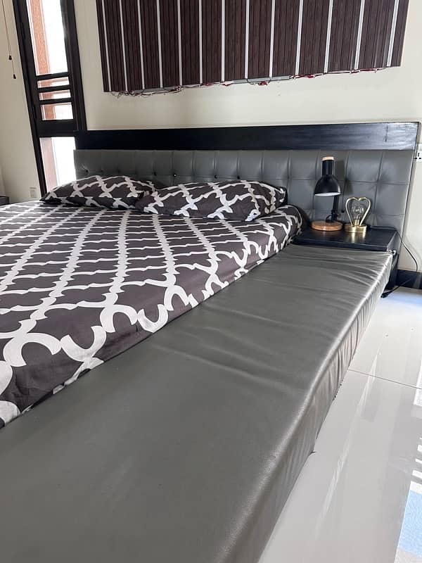 BED WITH DRESSING AND SIDE TABLE NEW CONDITION PRICE IS NEGOTIABLE 1