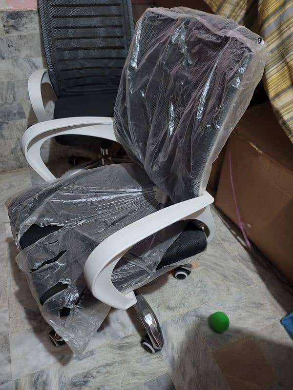 offce chair available 4