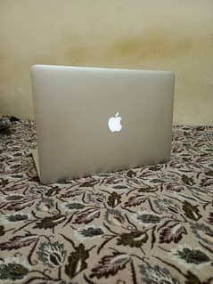 MacBook pro 2015 late