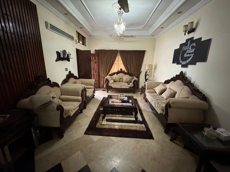 30x60 house avilebal for sale in G15 0