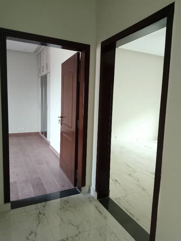 12 Marla 4 Bed Apartment Available For Rent In Askari 11 Lahore 10