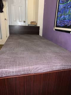 single bed with 2 drawers with mattress