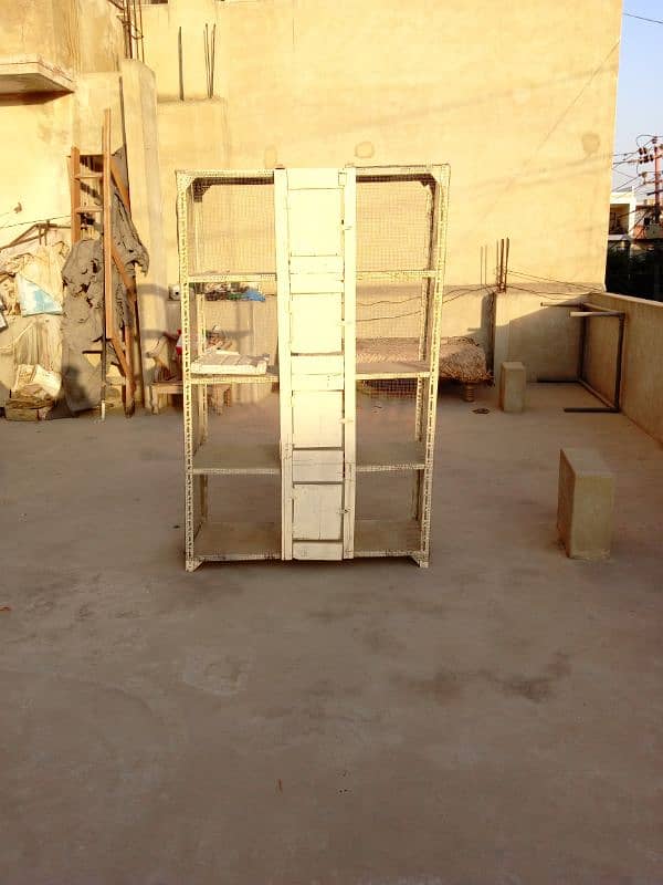 hen cage available 0