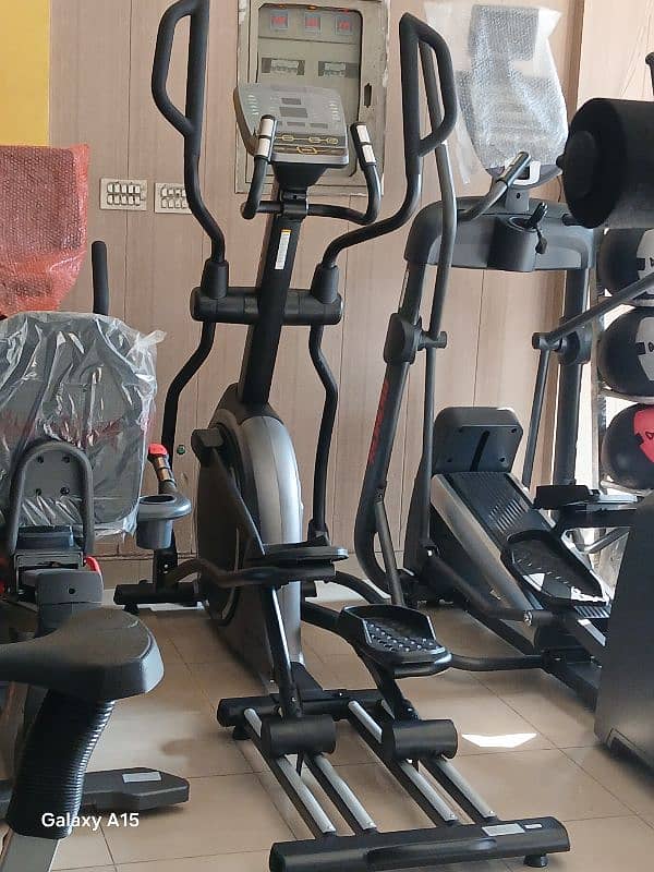 RUNOW ELLIPTICAL TRAINER FITNESS MACHINE SEMI COMMERCIAL 1