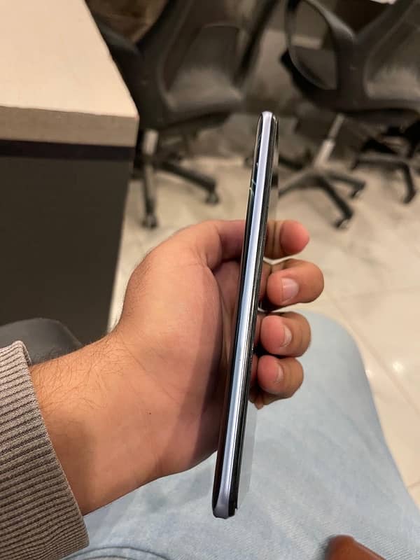 Vivo y51s 10/10 With Box 4