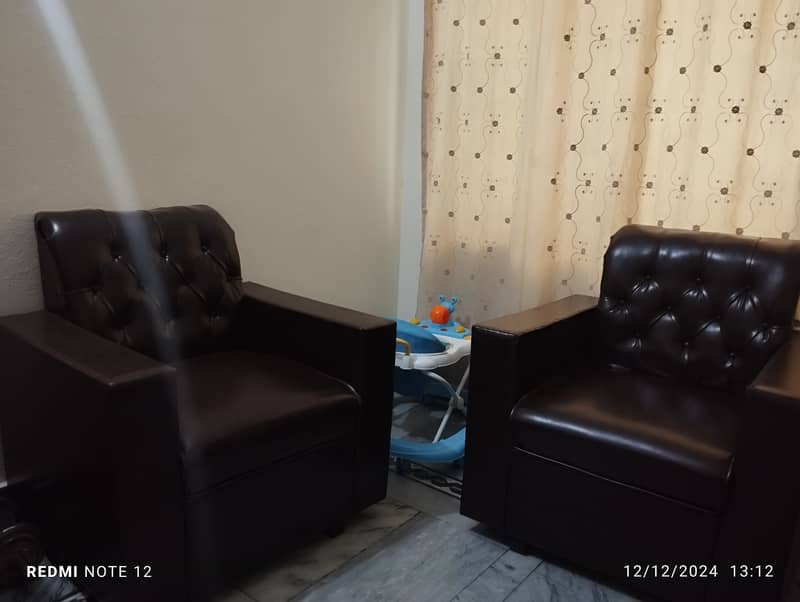 Leather poshish 5 seater customized Sofa. 1