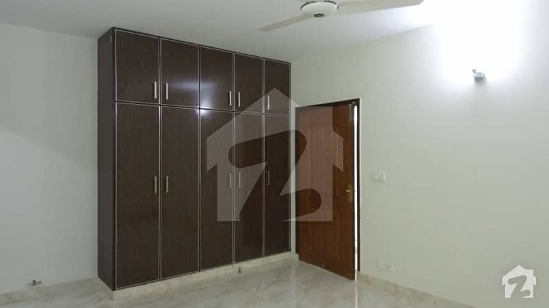 10 Marla 3 Bed Flat For Rent Askari 11 Lahore 17