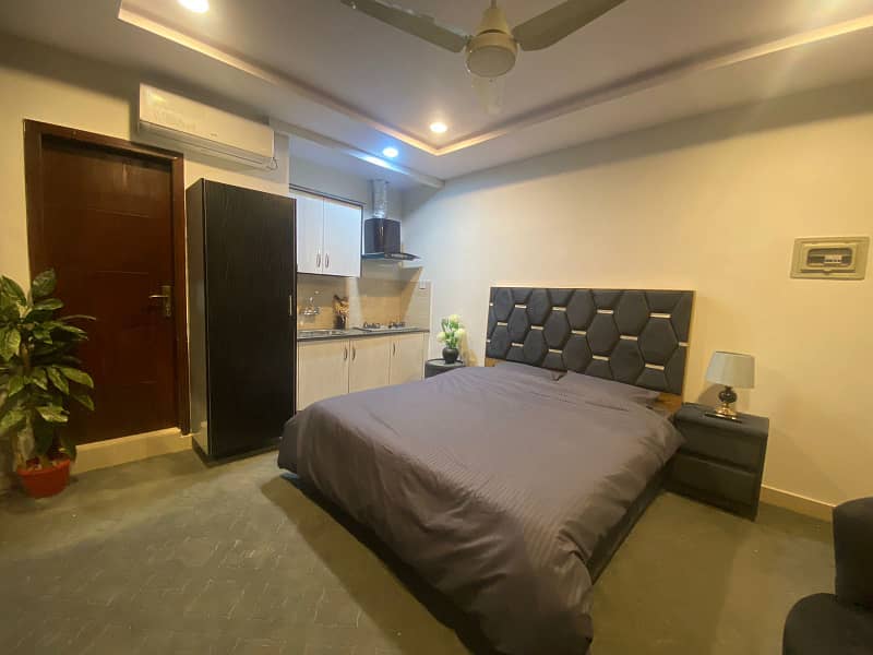 par day studio aparment available foe rent in gulber green islabad 0