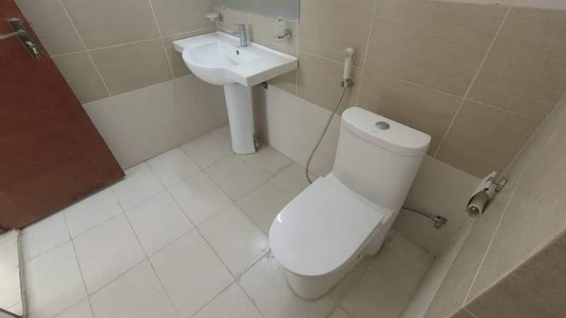 10 Marla 3 Bed Flat For Sale In Askari 11 Lahore 28