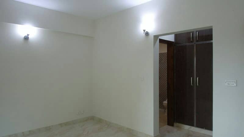 10 Marla 3 Bed Brand New Flat For Sale Askari 11 Lahore 3