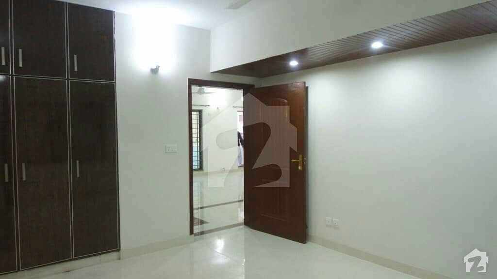 10 Marla 3 Bed Brand New Flat For Sale In Askari 11 Lahore 20