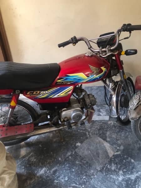 honda CD 70 like new. 0