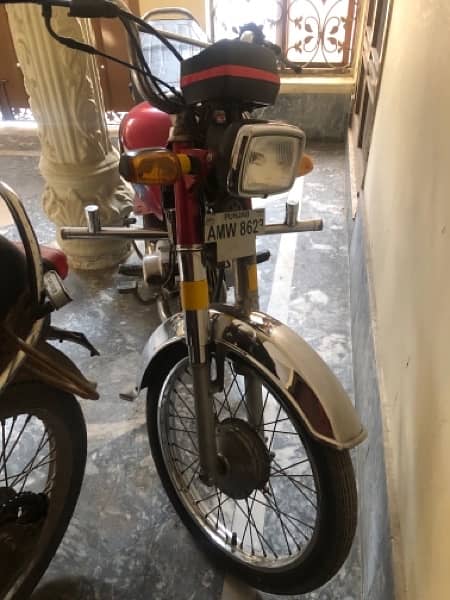 honda CD 70 like new. 3